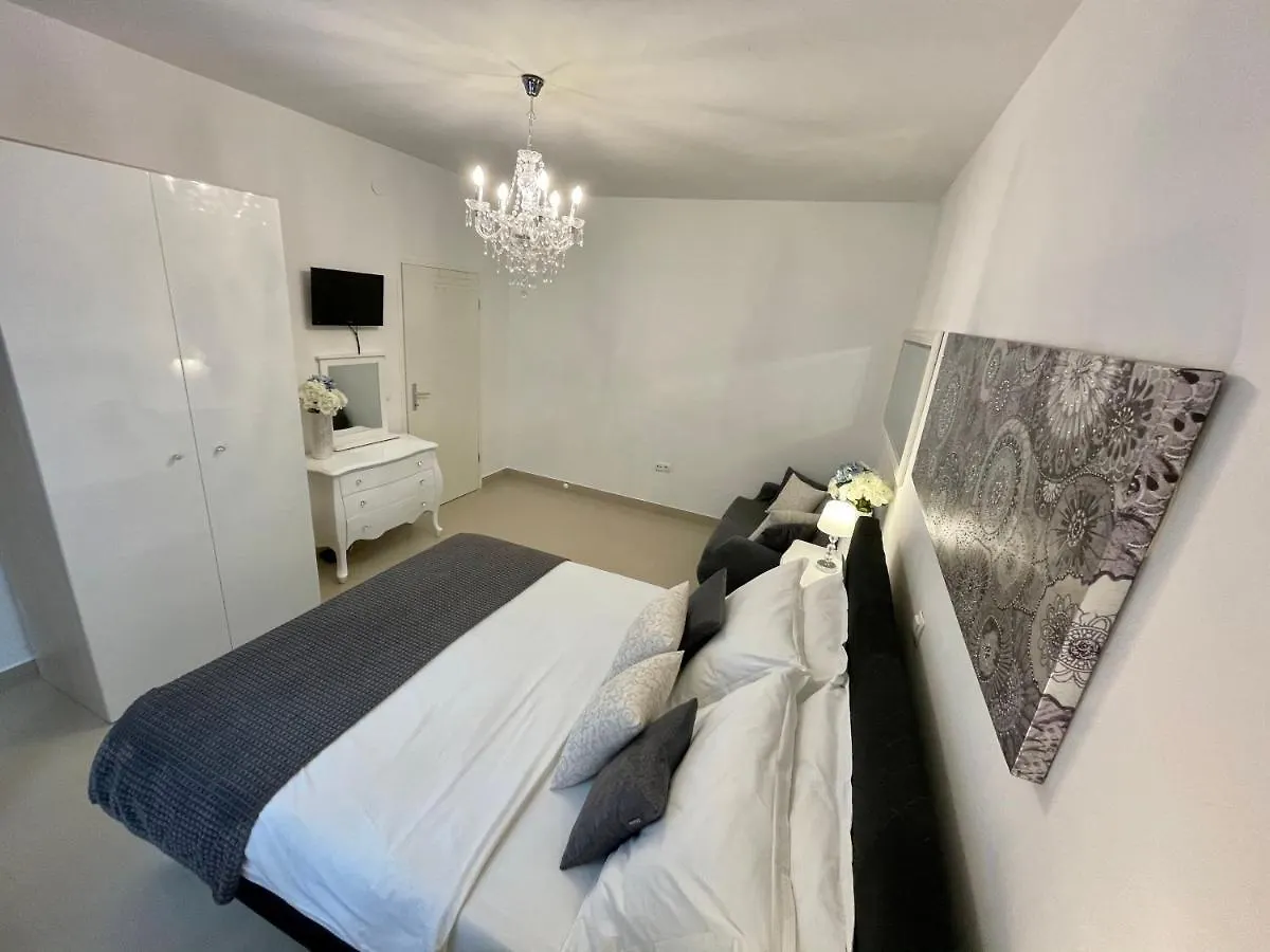 Central Square Guest House Zadar 3*,