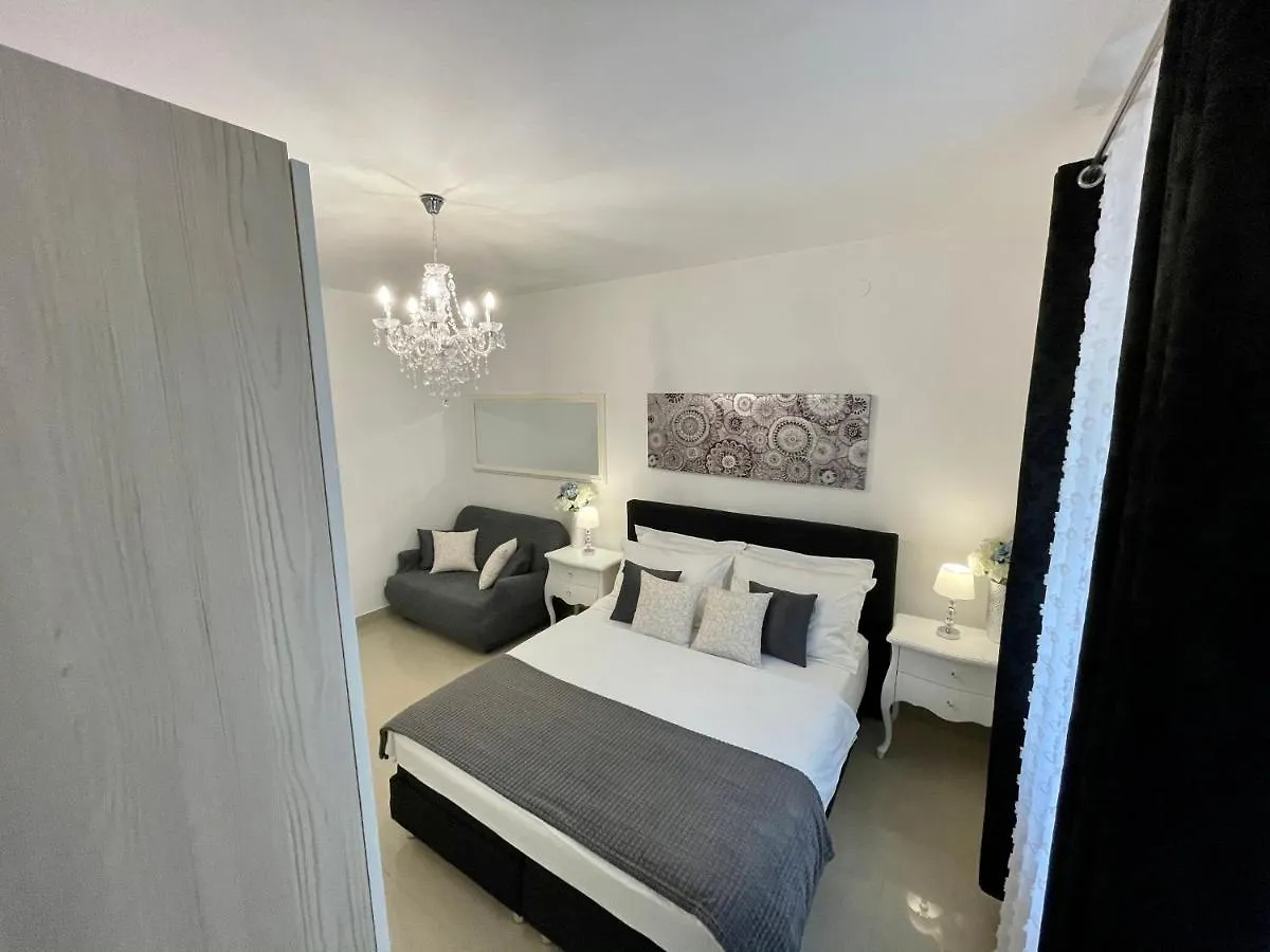 ***  Central Square Guest House Zadar Croacia
