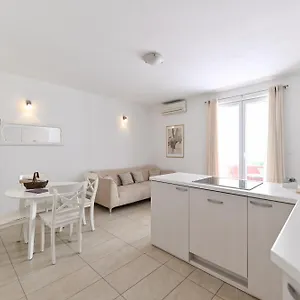 Near Center With Free Parking And Air Condition In Each Zadar